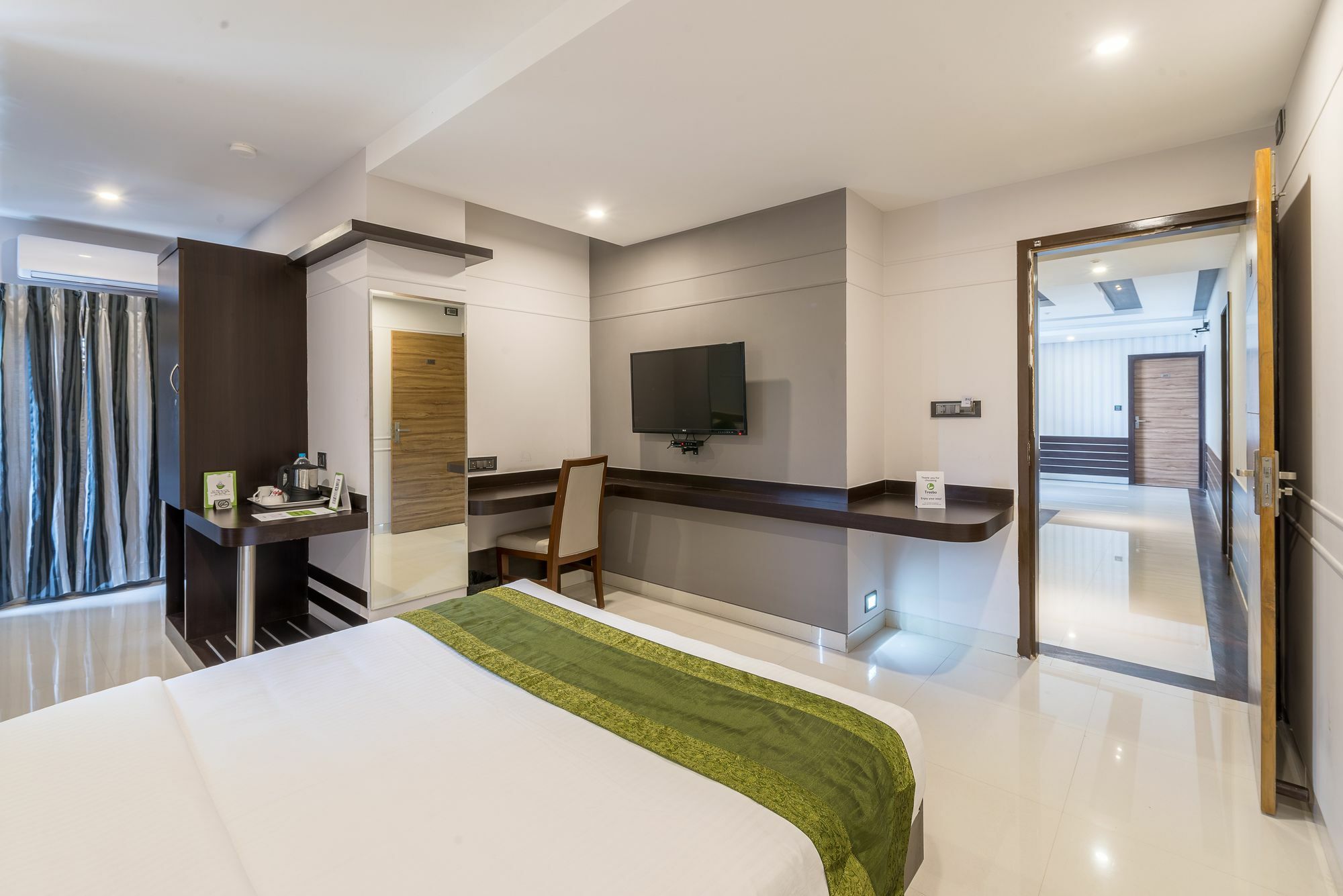 Treebo Raj Premier, Indiranagar Hotell Bangalore Exteriör bild